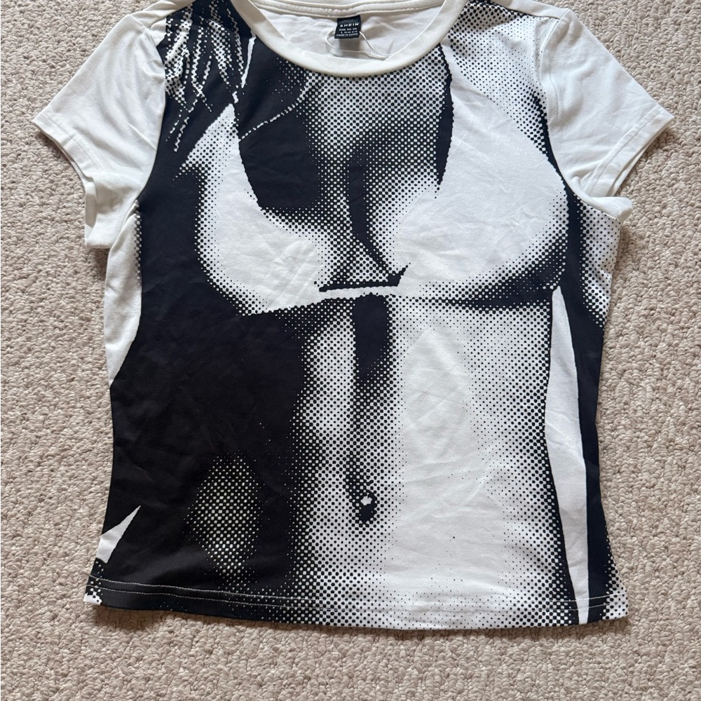 SHEIN Black and White Graphic Short Sleeve Tee